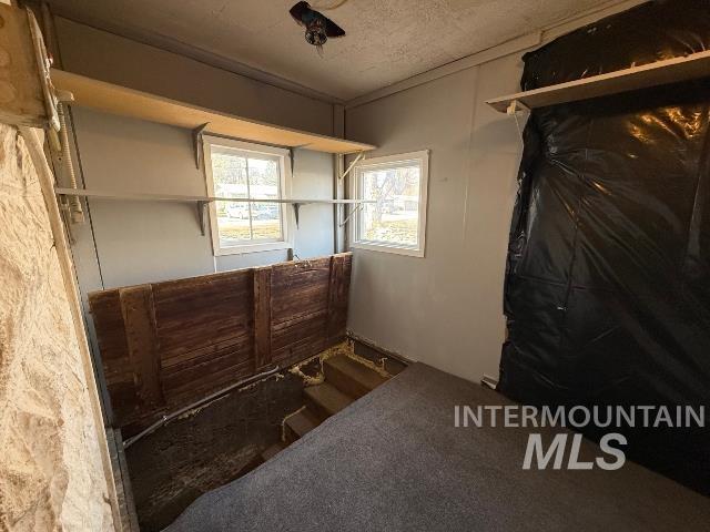902 East Main Street Weiser, ID 83672 - Photo 31 of 45 Walk in closet with carpet floors