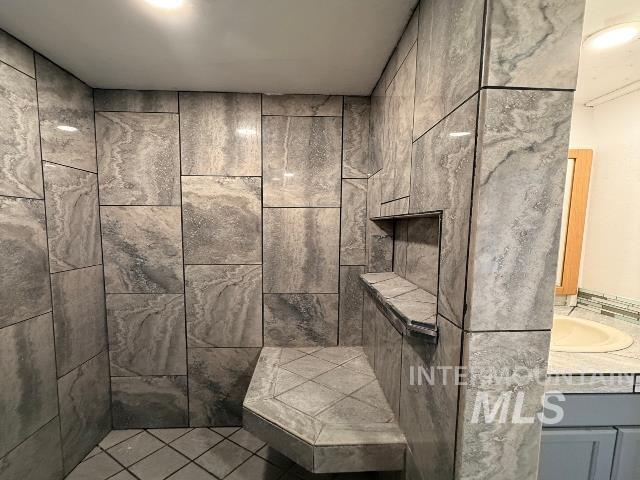 902 East Main Street Weiser, ID 83672 - Photo 33 of 45 Bathroom featuring vanity and walk in shower