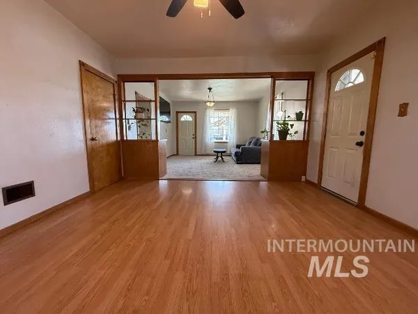 $322,500 | 902 East Main Street, Weiser, ID 83672