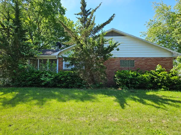 $135,000 | 420 South Wood Street, Nashville, IL 62263