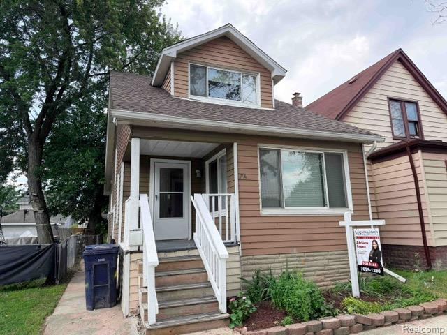 74 Pine Street River Rouge, MI 48218 - Photo 27 of 28 Two-story residence featuring horizontal siding and a gambrel roofline