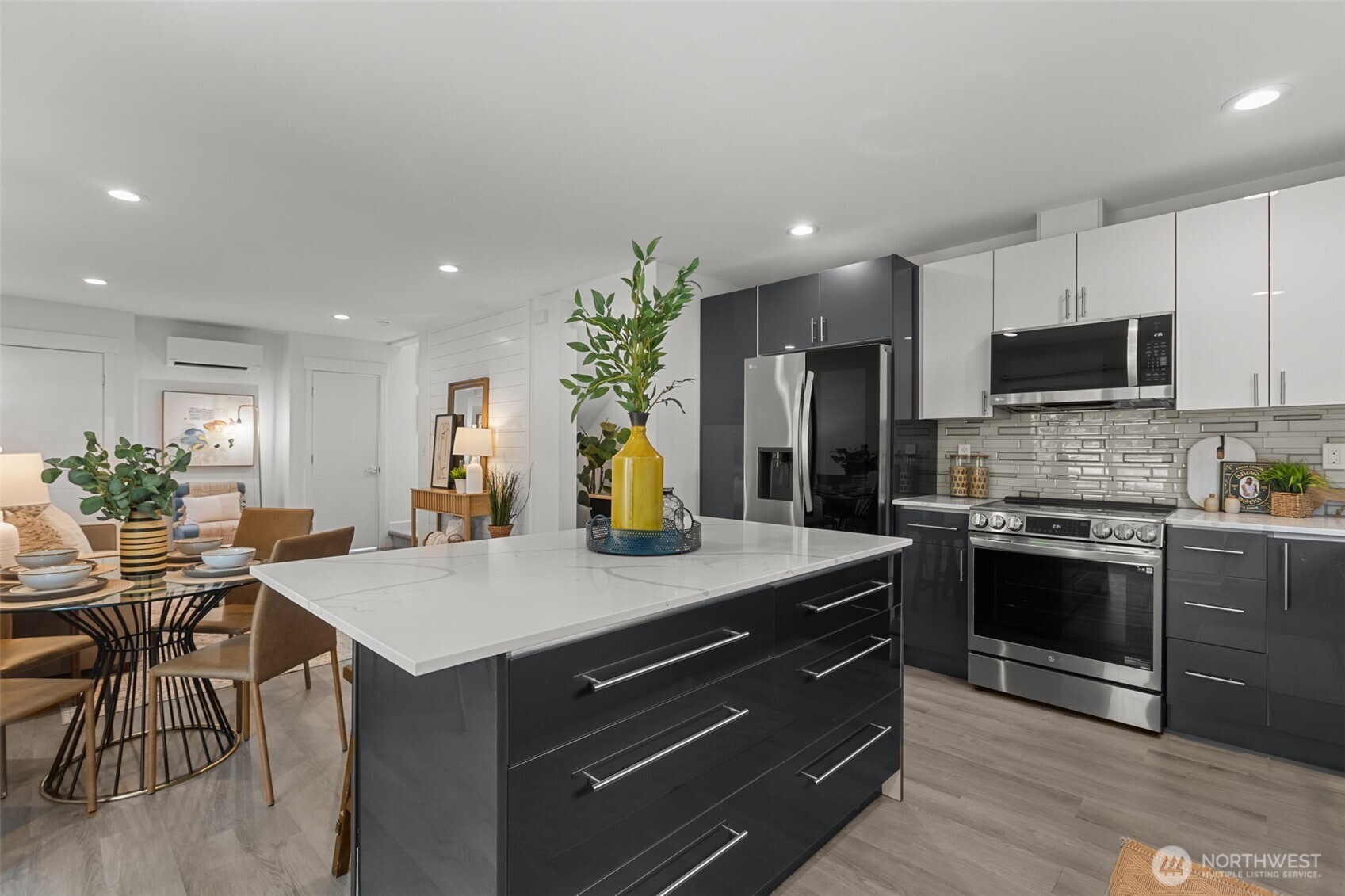 712 Northwest 95th Street Seattle, WA 98117 - Photo 12 of 39