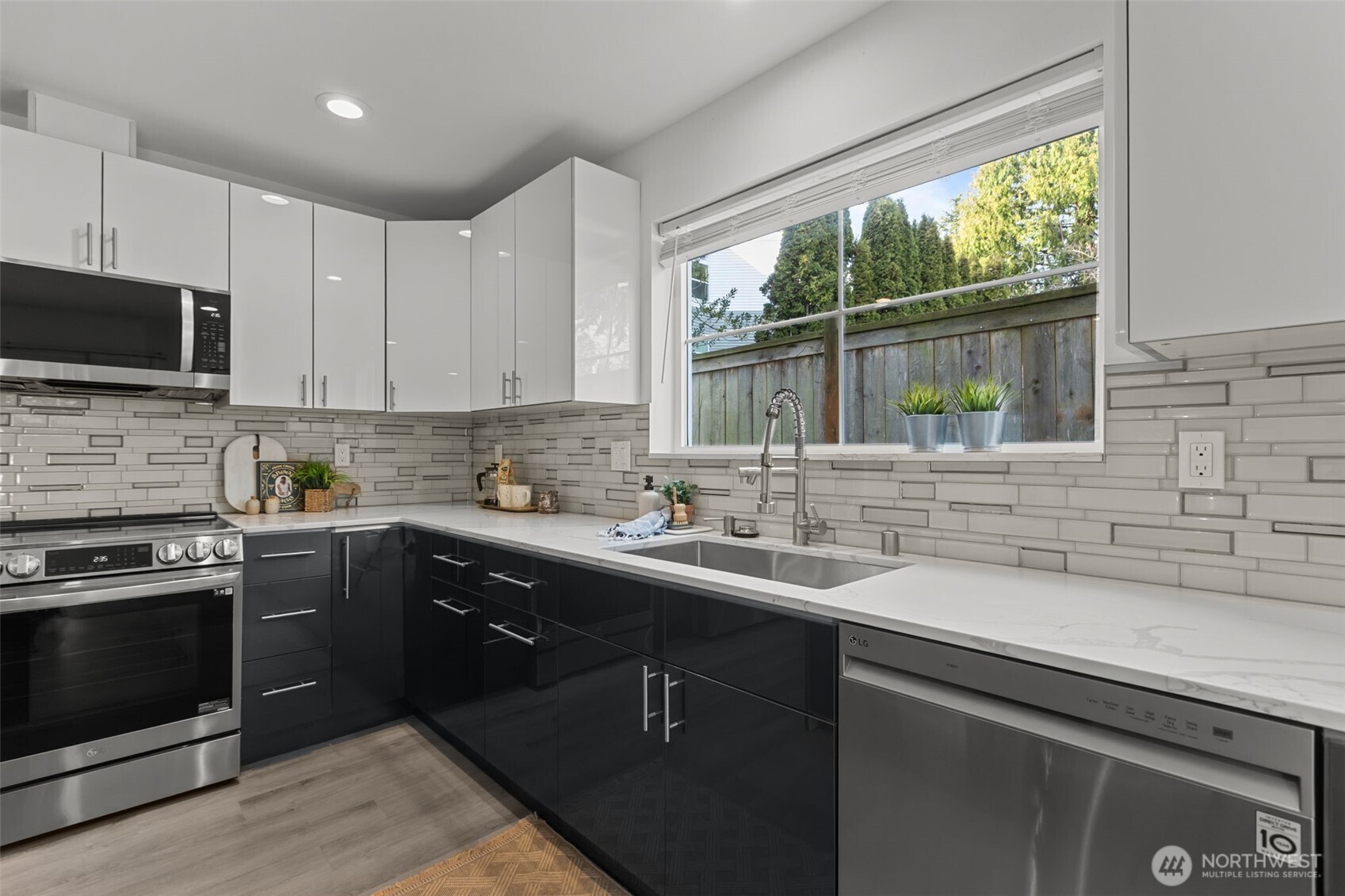 712 Northwest 95th Street Seattle, WA 98117 - Photo 13 of 39