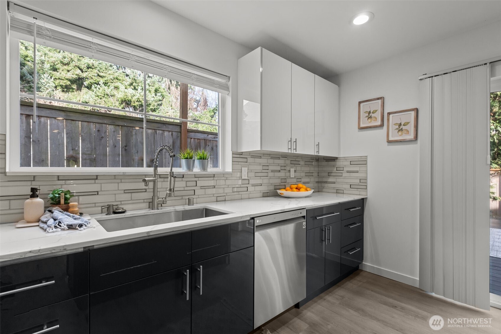 712 Northwest 95th Street Seattle, WA 98117 - Photo 14 of 39