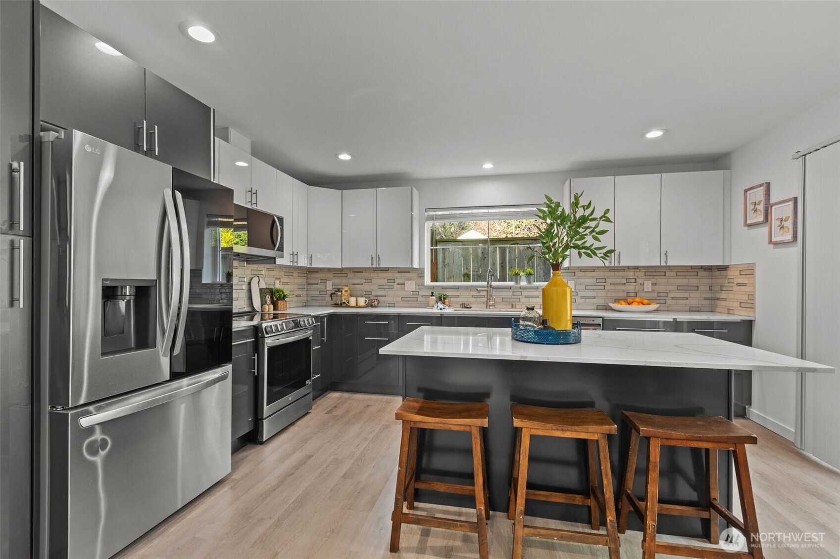 712 Northwest 95th Street Seattle, WA 98117 - Photo 16 of 39