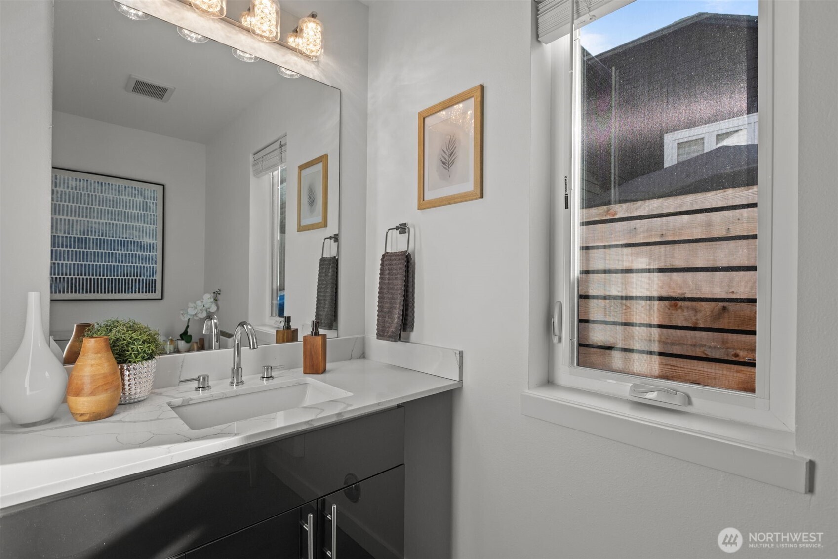 712 Northwest 95th Street Seattle, WA 98117 - Photo 18 of 39