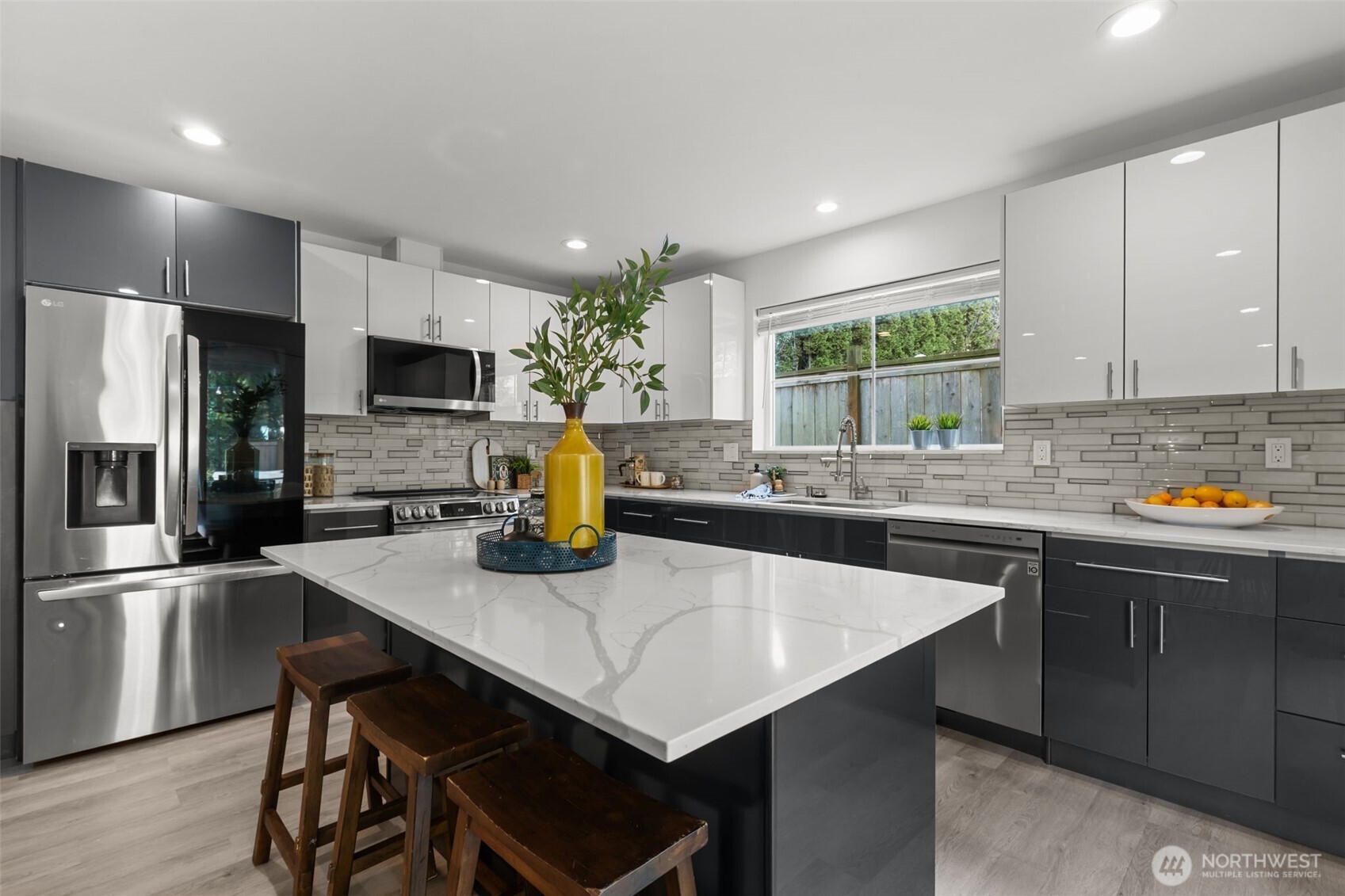 712 Northwest 95th Street Seattle, WA 98117 - Photo 9 of 39