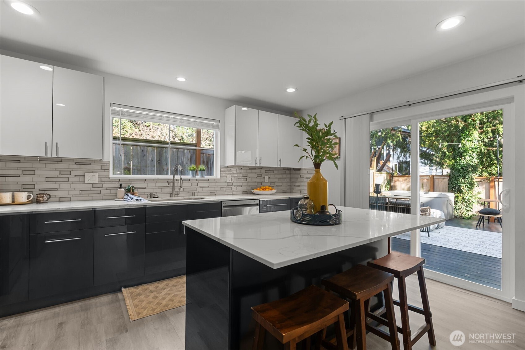 712 Northwest 95th Street Seattle, WA 98117 - Photo 10 of 39