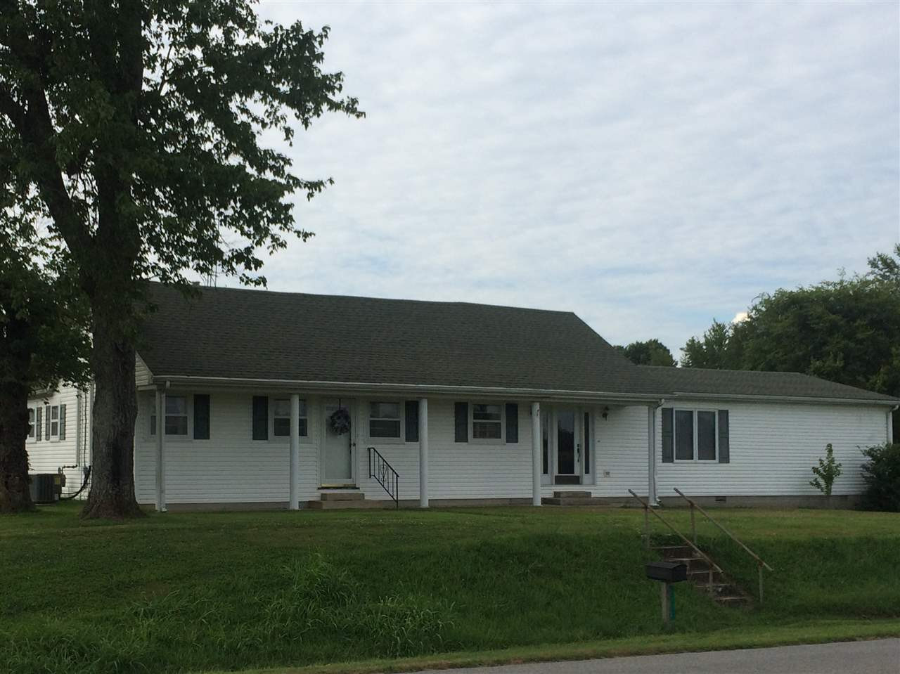 8418 Cadiz Road Princeton, KY 42445 - Photo 1 of 1 Front of House