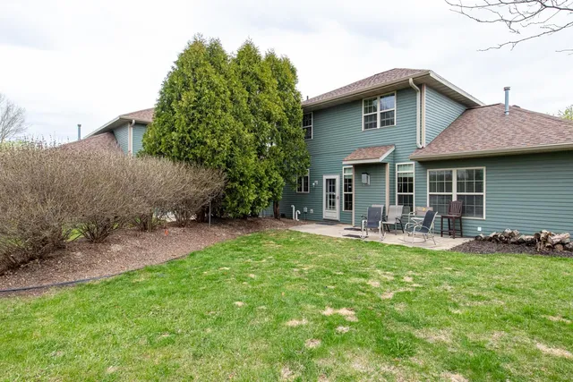 $419,999 | 180 East River Drive, De Pere, WI 54115