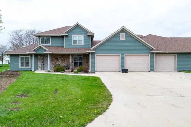 $419,999 | 180 East River Drive, De Pere, WI 54115