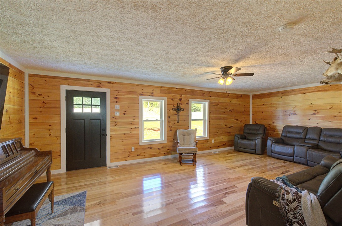 259 West Main Street Salem, SC 29676 - Photo 6 of 44