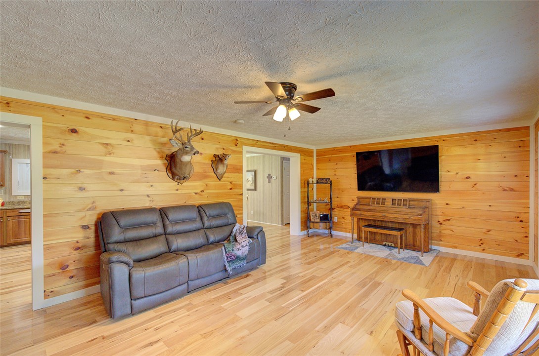 259 West Main Street Salem, SC 29676 - Photo 8 of 44