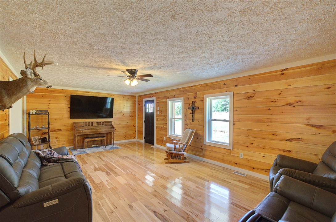 259 West Main Street Salem, SC 29676 - Photo 9 of 44