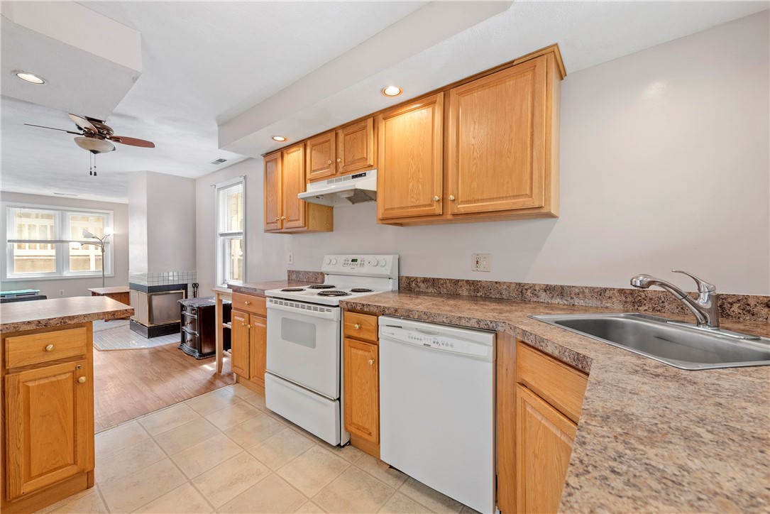 3399 Post Road, Unit 26 Warwick, RI 02886 - Photo 8 of 22