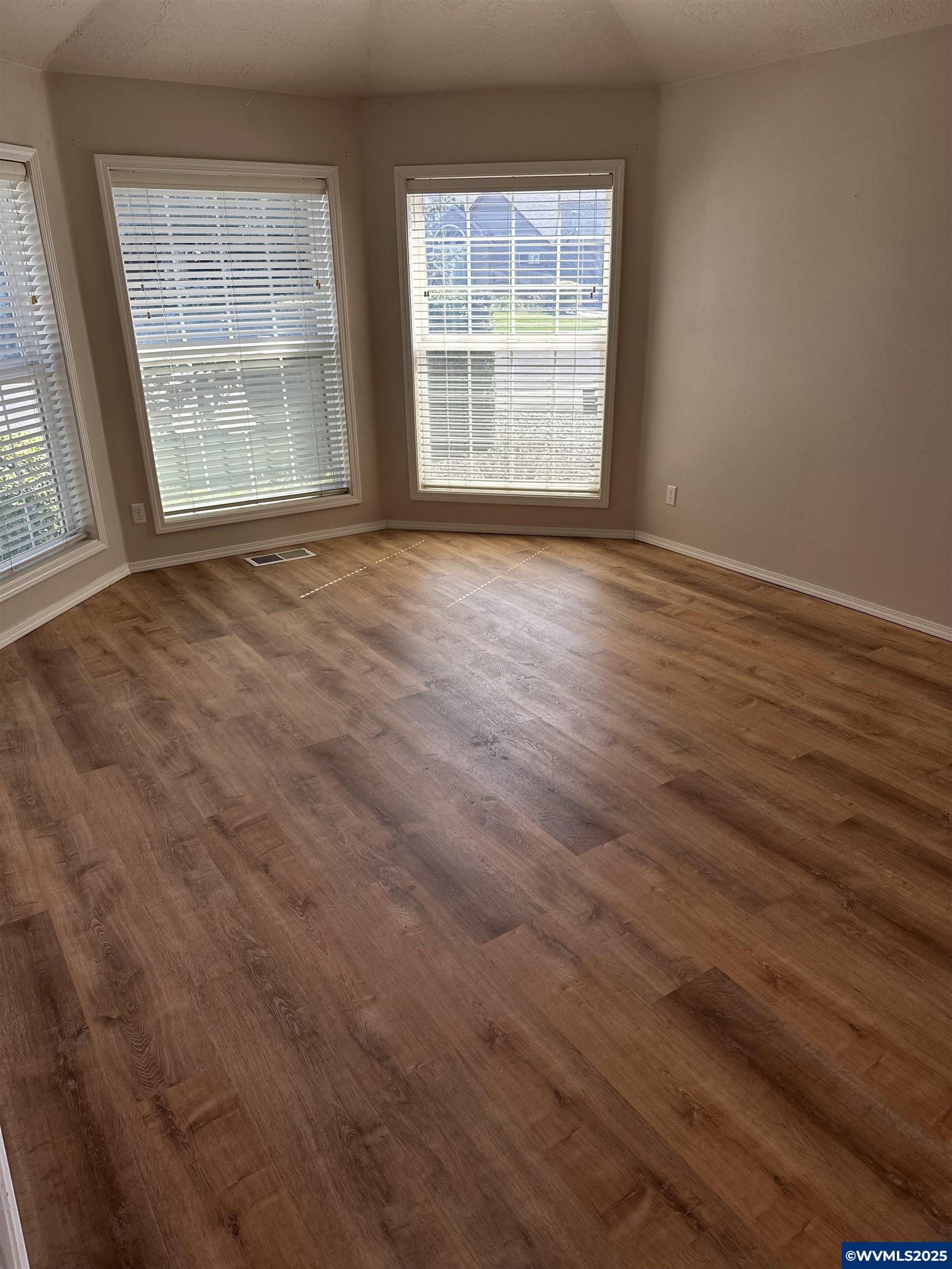 823 Sandpine Loop Northeast Keizer, OR 97303 - Photo 6 of 22 Gallery Image 6