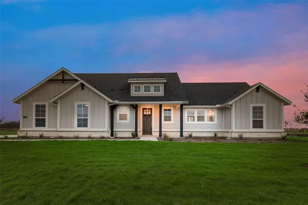 $434,700 | 1230 County Road 200, Valley View, TX 76272