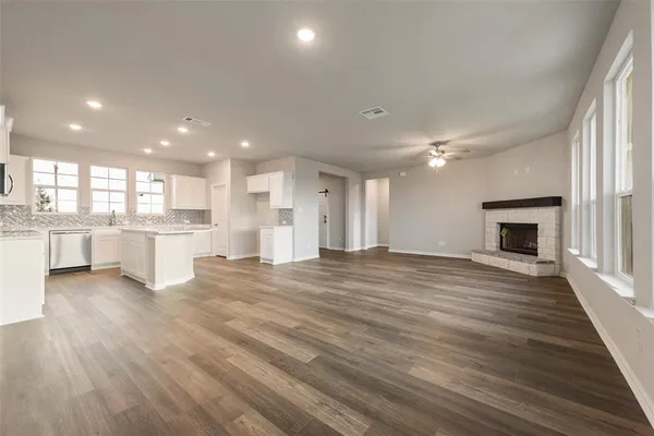 $434,700 | 1230 County Road 200, Valley View, TX 76272