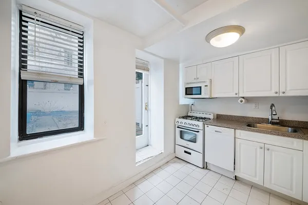 $5,150 | 323 East 90th Street, Unit 1RW | Upper East Side