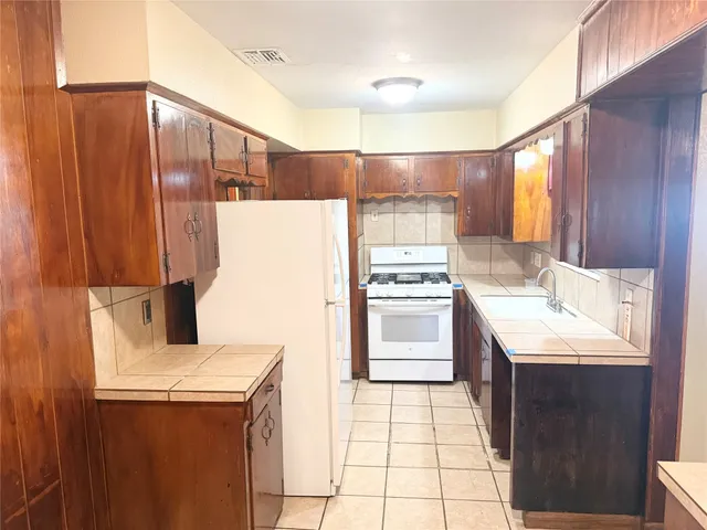 $2,000 | 7602 Wilmerdean Street, Houston, TX 77061