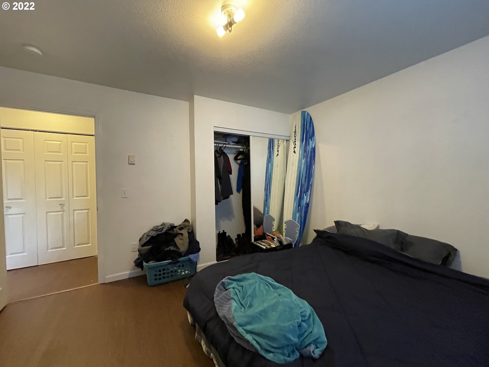 868 Blanco Avenue Coos Bay, OR 97420 - Photo 22 of 29 a room with furniture and a window
