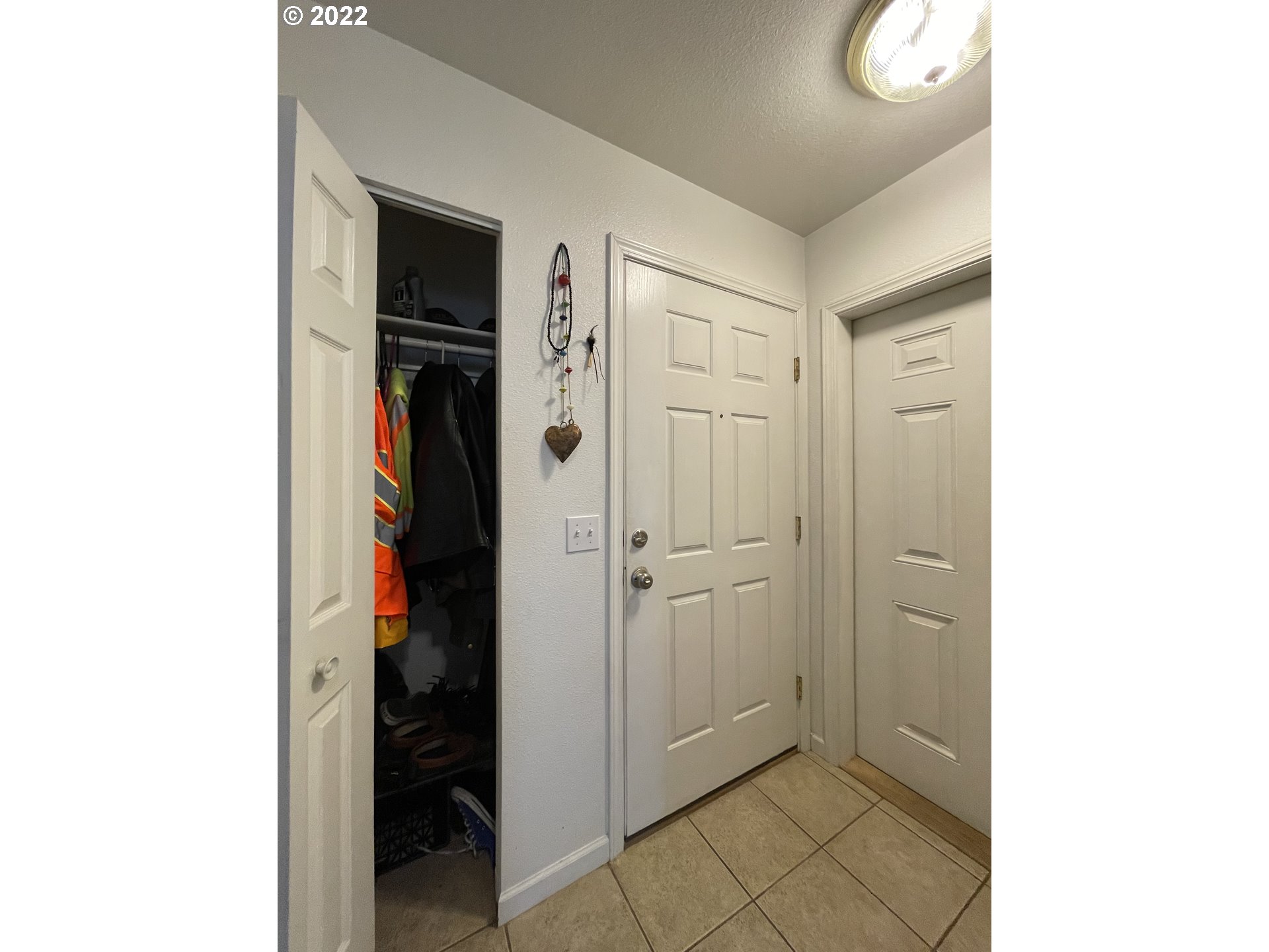 868 Blanco Avenue Coos Bay, OR 97420 - Photo 25 of 29 a view of a hallway with closet