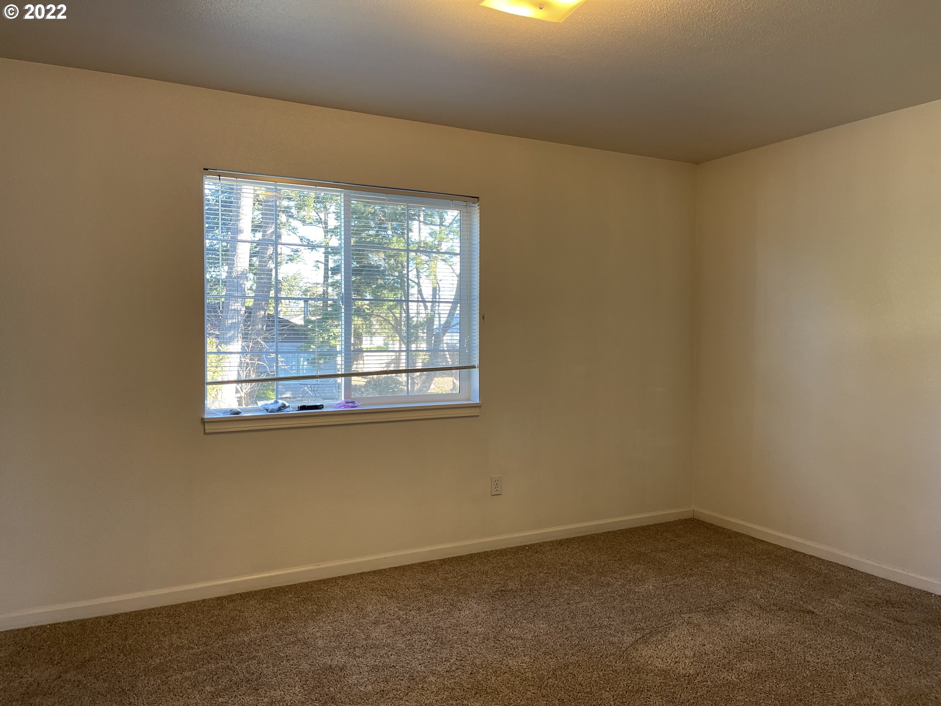 868 Blanco Avenue Coos Bay, OR 97420 - Photo 27 of 29 an empty room with a window