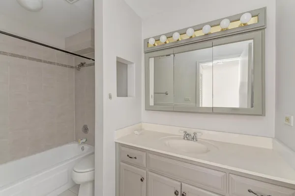 $1,800 | 6103 Knoll Valley Drive, Unit 104, Willowbrook, IL 60527