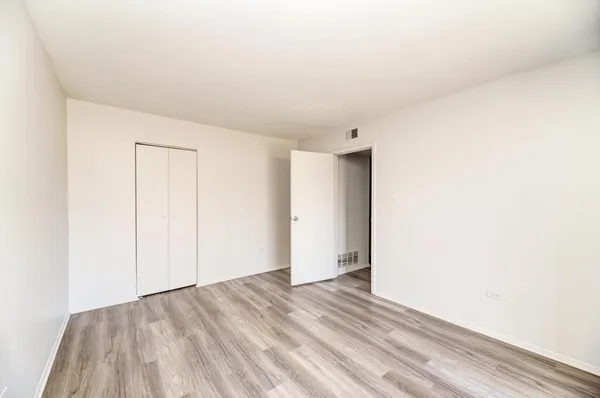 $1,800 | 6103 Knoll Valley Drive, Unit 104, Willowbrook, IL 60527