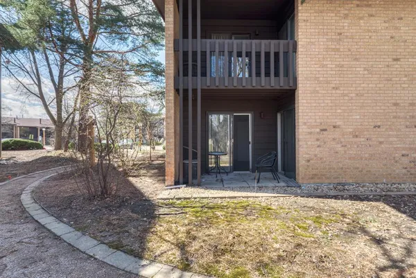 $1,800 | 6103 Knoll Valley Drive, Unit 104, Willowbrook, IL 60527