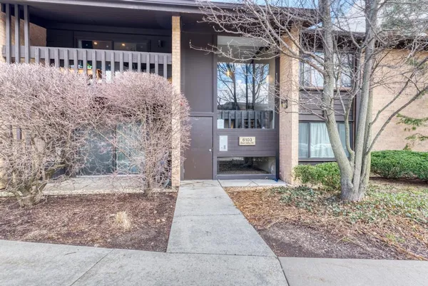 $1,800 | 6103 Knoll Valley Drive, Unit 104, Willowbrook, IL 60527