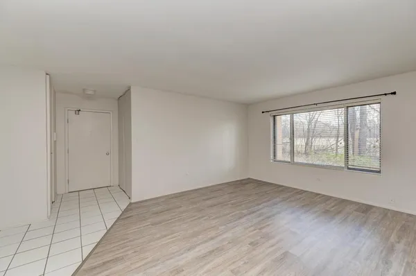 $1,800 | 6103 Knoll Valley Drive, Unit 104, Willowbrook, IL 60527