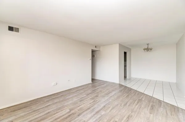 $1,800 | 6103 Knoll Valley Drive, Unit 104, Willowbrook, IL 60527