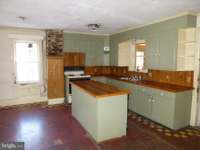 418 Pious Ridge Road Berkeley Springs, WV 25411 - Photo 9 of 22 Kitchen