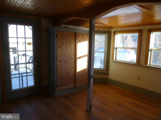 418 Pious Ridge Road Berkeley Springs, WV 25411 - Photo 10 of 22 Family Room