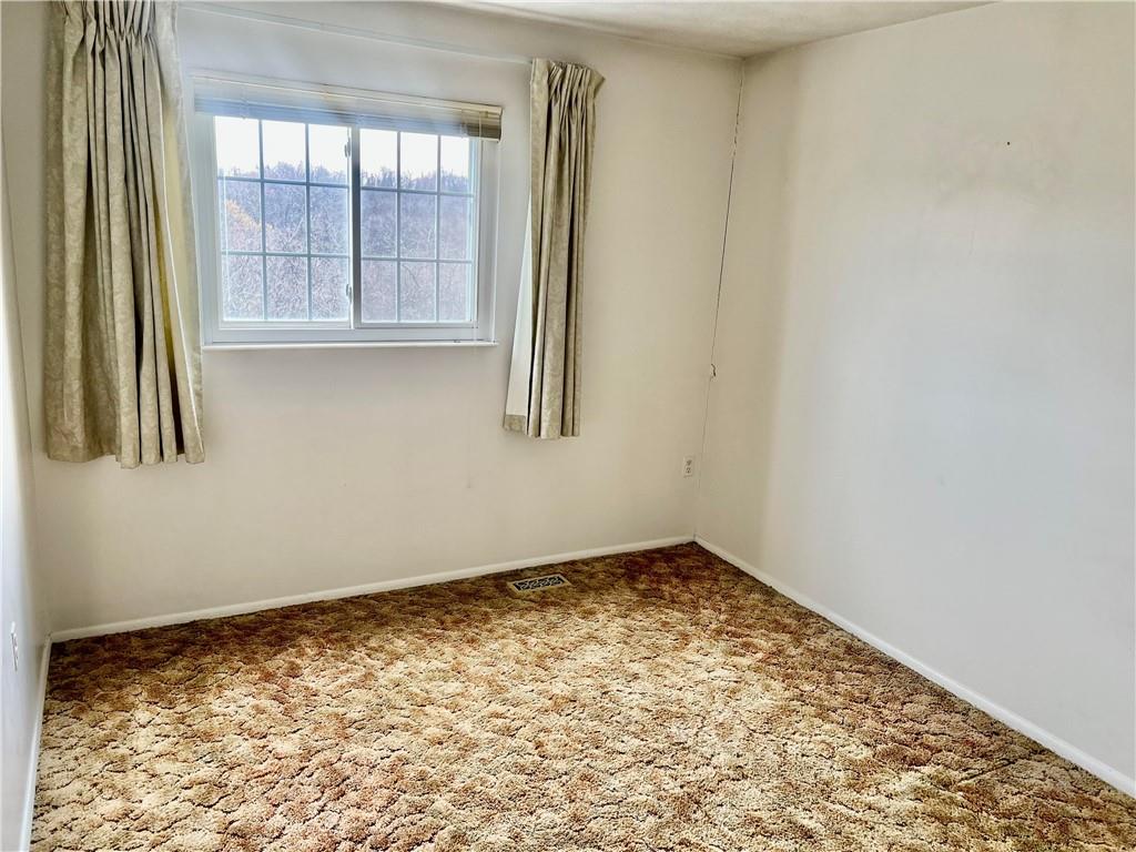 307 Countryside Drive McKees Rocks, PA 15136 - Photo 11 of 16