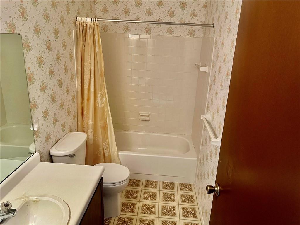 307 Countryside Drive McKees Rocks, PA 15136 - Photo 12 of 16