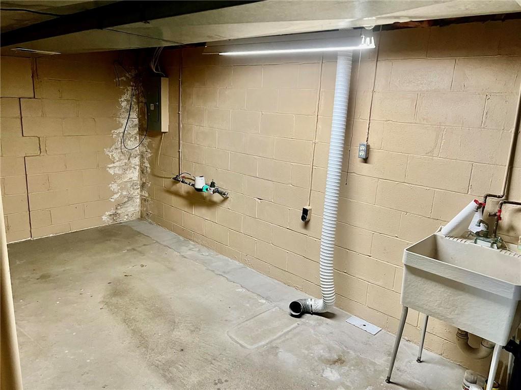 307 Countryside Drive McKees Rocks, PA 15136 - Photo 14 of 16