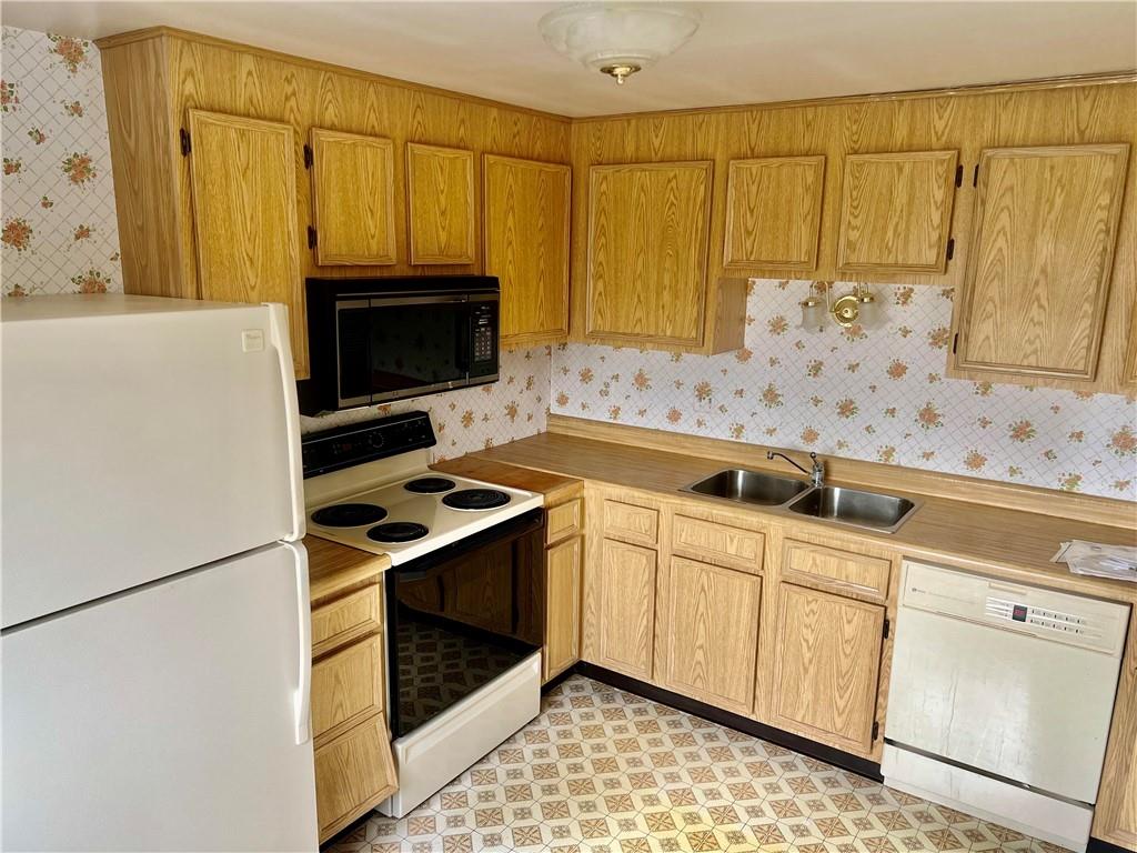 307 Countryside Drive McKees Rocks, PA 15136 - Photo 3 of 16