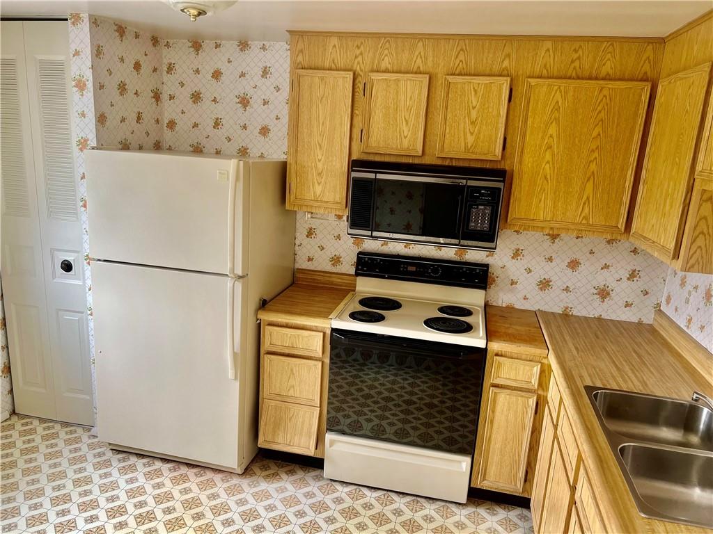 307 Countryside Drive McKees Rocks, PA 15136 - Photo 4 of 16