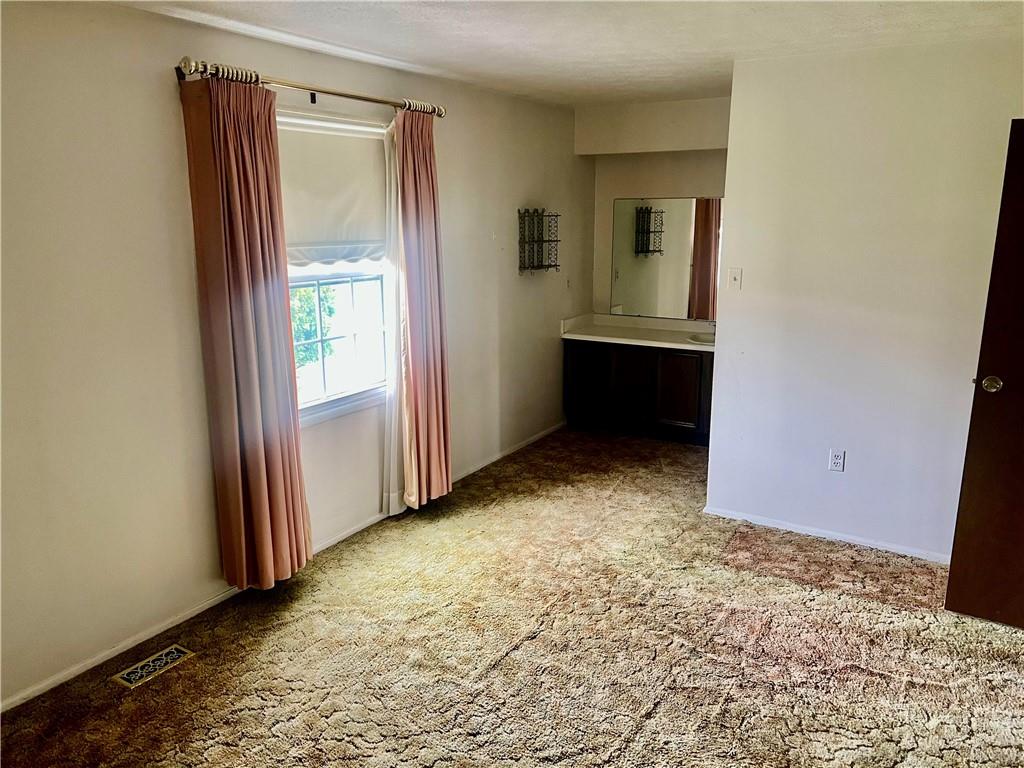 307 Countryside Drive McKees Rocks, PA 15136 - Photo 7 of 16