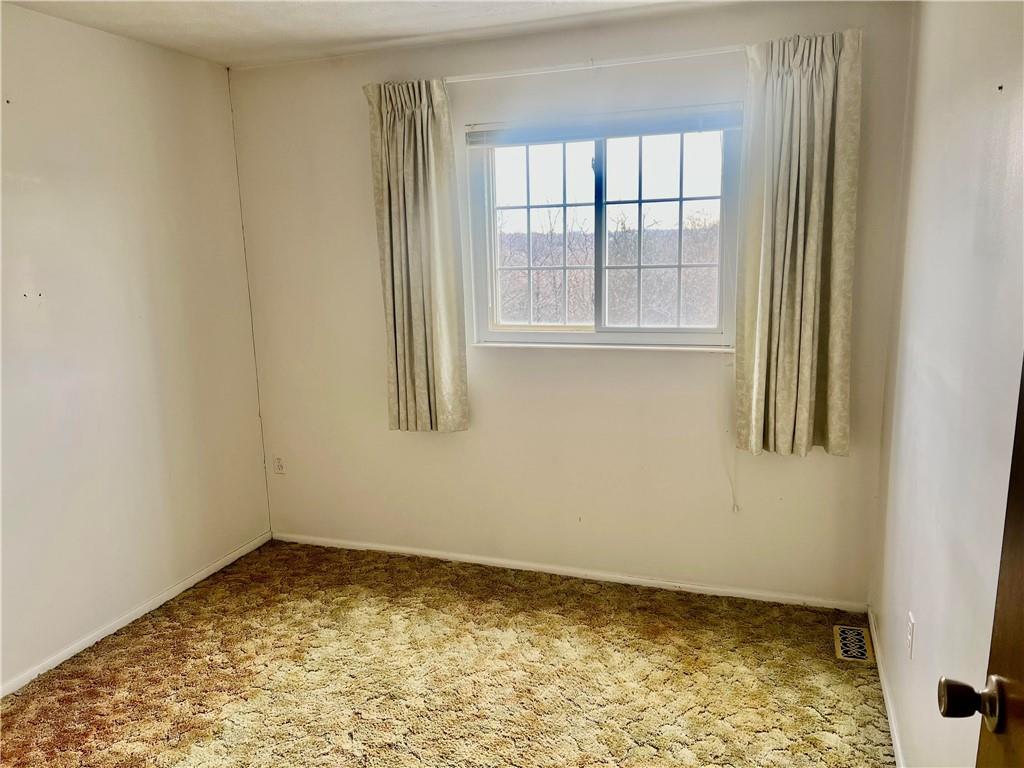 307 Countryside Drive McKees Rocks, PA 15136 - Photo 10 of 16