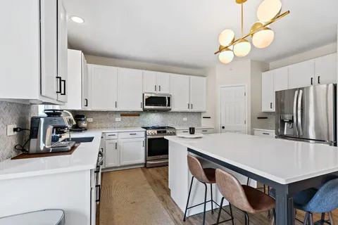 $560,000 | 308 Buffalo Drive, Elgin, IL 60124