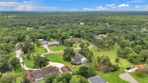 $2,650 | 108 Woodland Road, Lake Jackson, TX 77566
