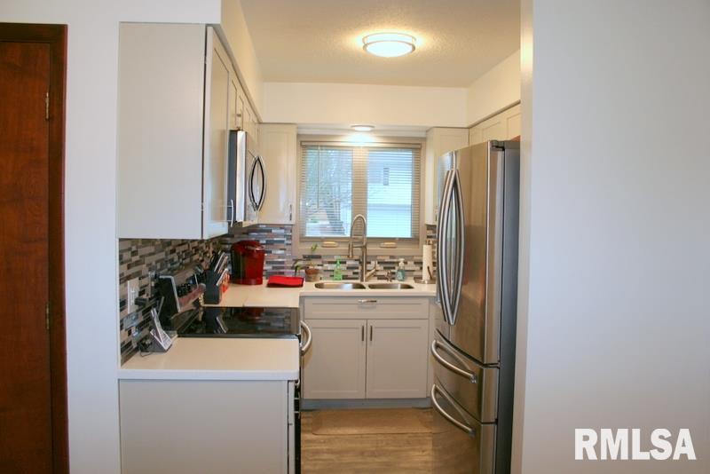 6410 Appomattox Road Davenport, IA 52806 - Photo 7 of 21 Gallery Image 7