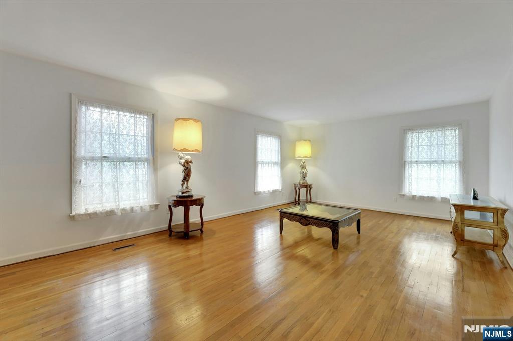 1138 High Mountain Road Franklin Lakes, NJ 07417 - Photo 25 of 41