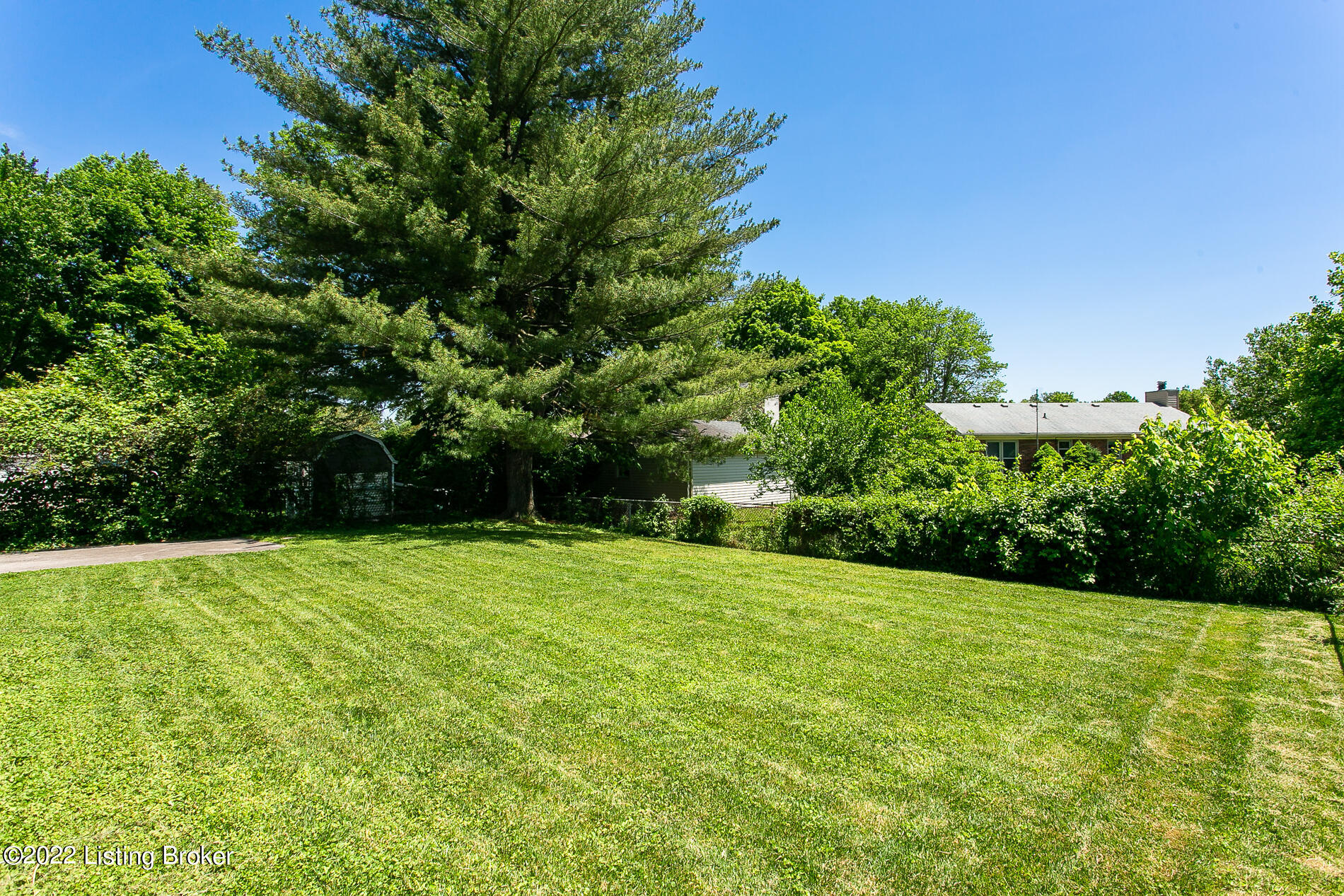 4248 Darbrook Road Louisville, KY 40207 - Photo 36 of 39 4248 Darbrook Ave_exteriors-13