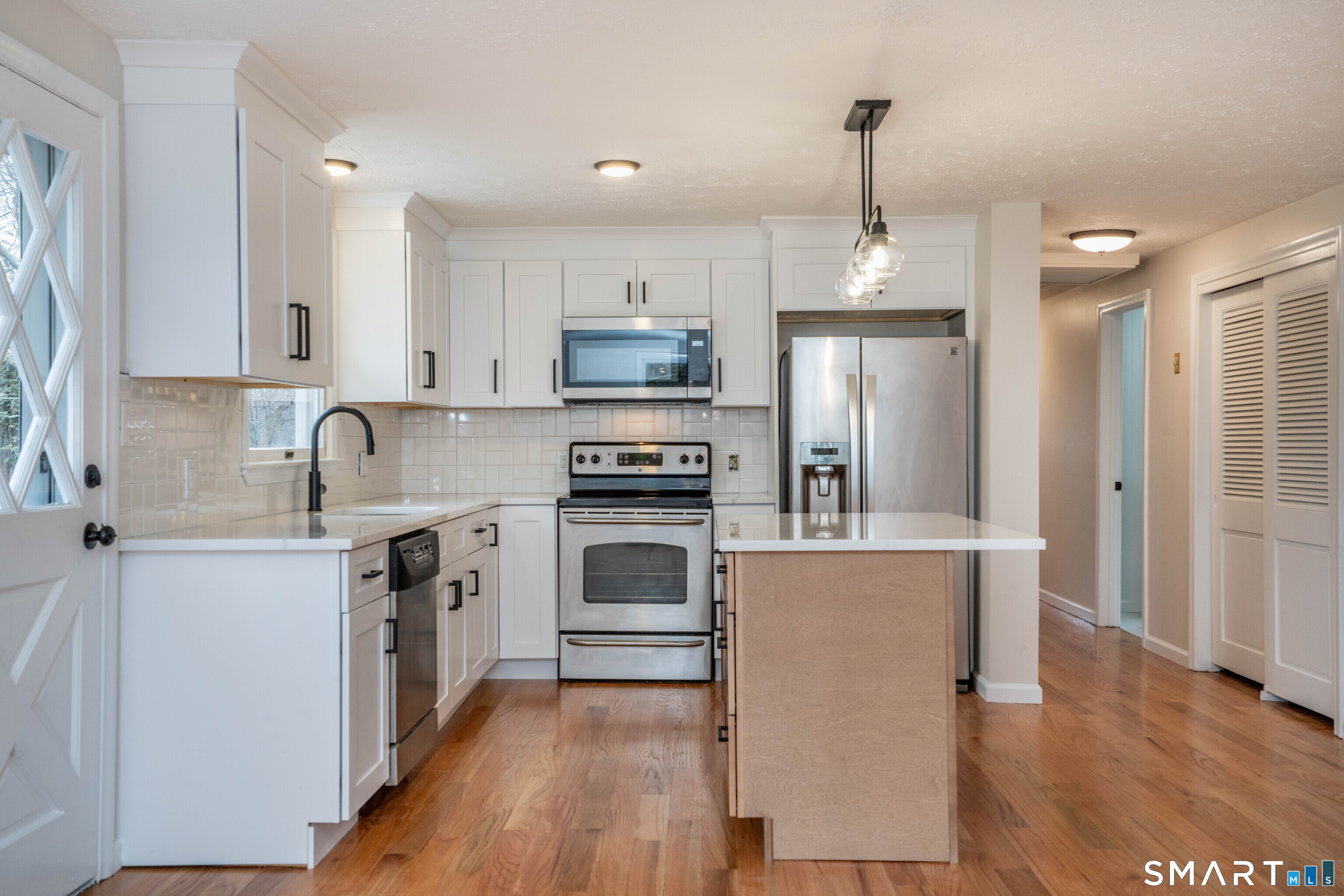 28 Maude Circle Windsor, CT 06095 - Photo 11 of 40