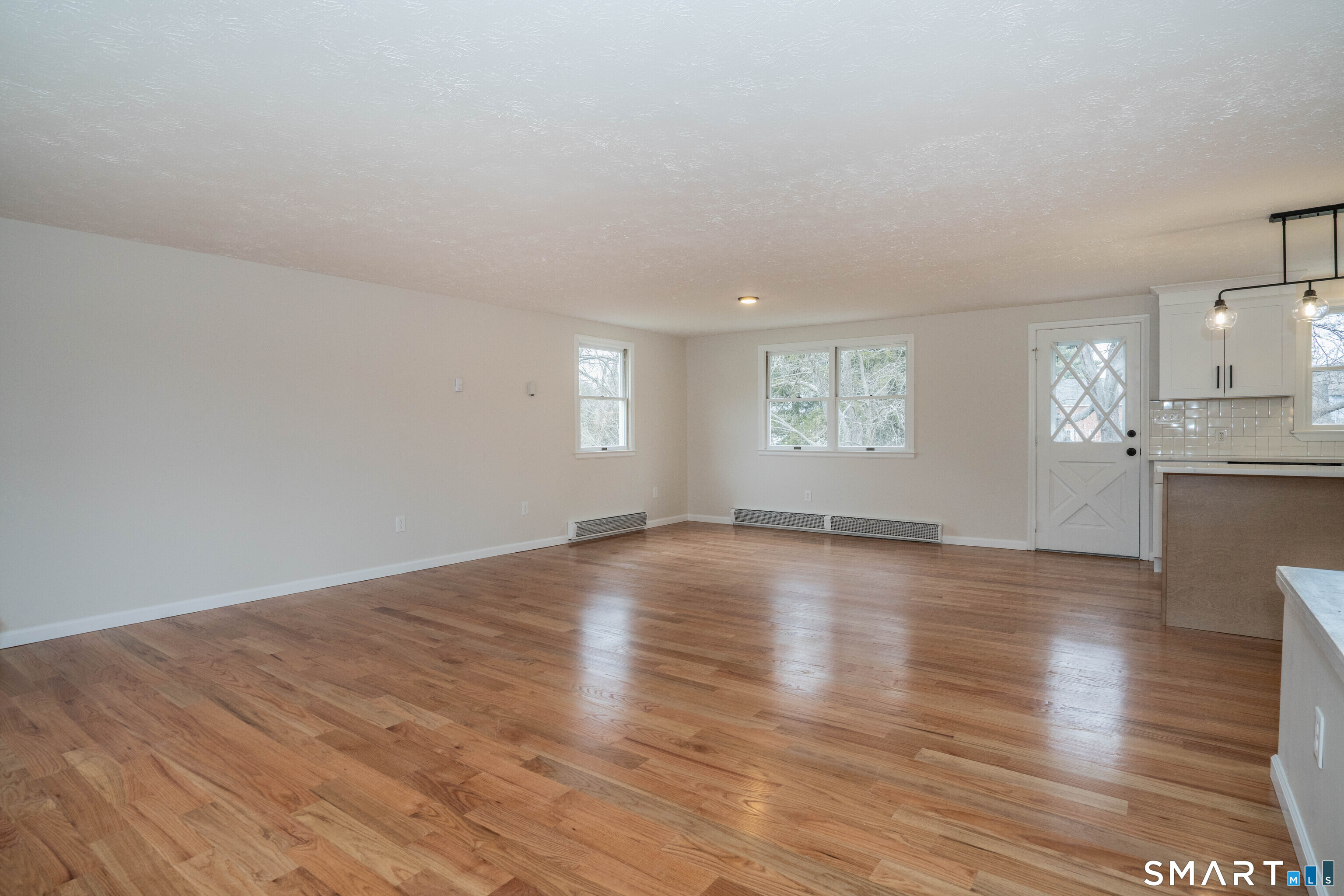 28 Maude Circle Windsor, CT 06095 - Photo 4 of 40