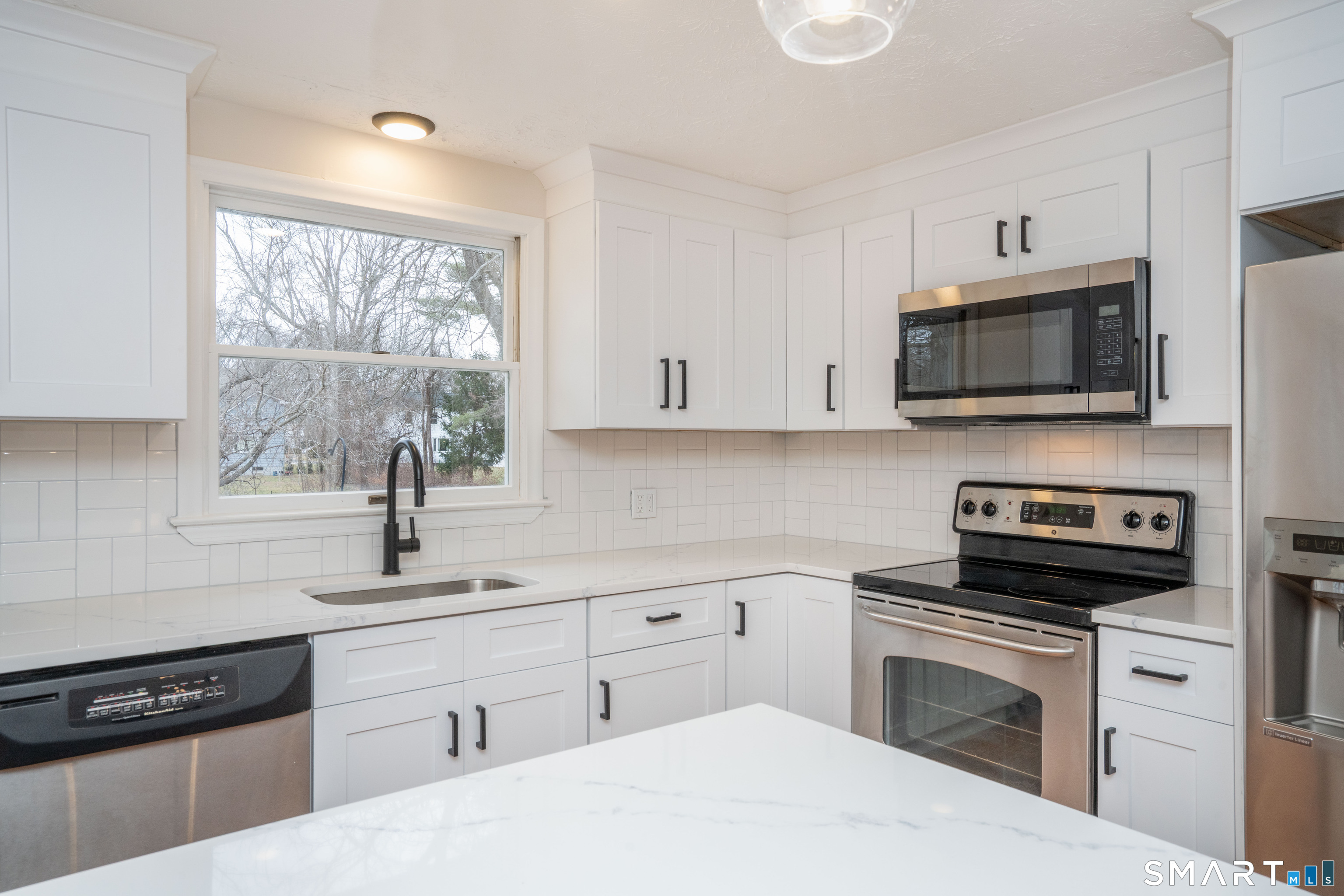 28 Maude Circle Windsor, CT 06095 - Photo 10 of 40